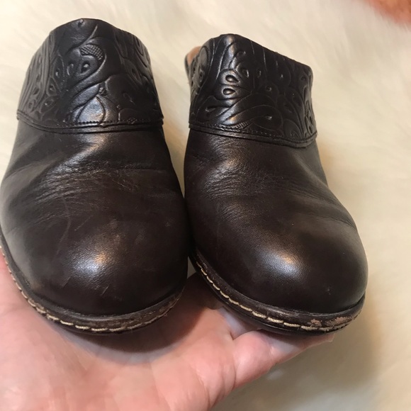 Sofft ⚜️ Dark Brown Embossed Design Leather Mule - Picture 9 of 12